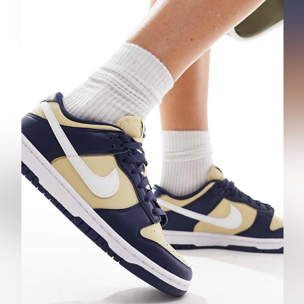 Preowned Nike Dunk Low MN sneaker women size US 6.5